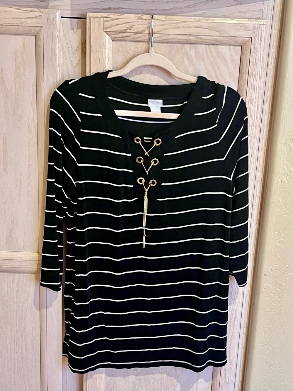 3/$30| 🌺 Chico’s Travelers Black & White Striped Lace-Up Top